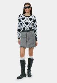 INFLUENCER HEART ALL-OVER - Strickpullover - off white