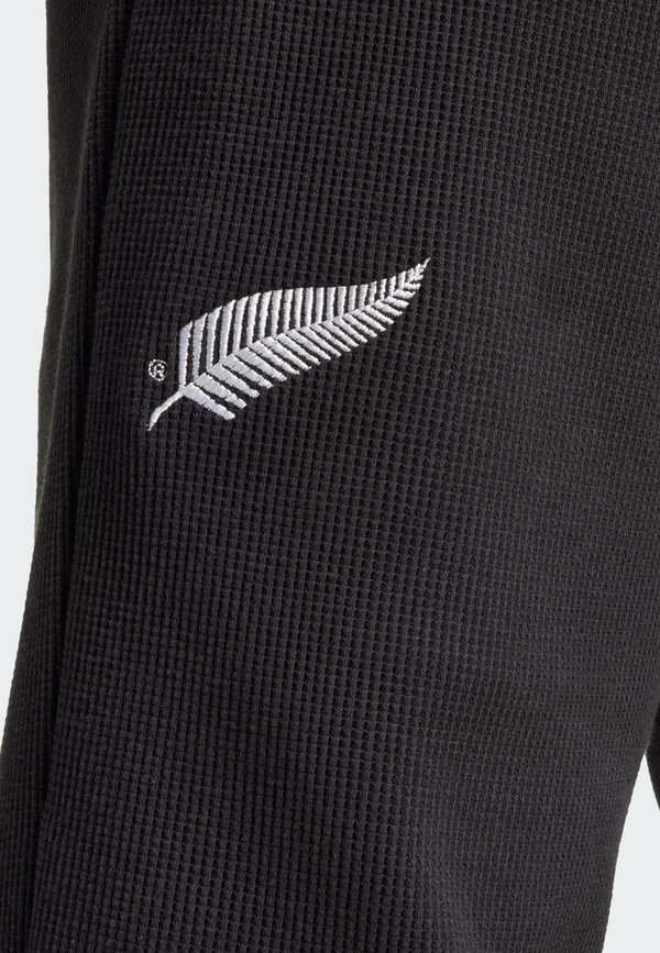 ALL BLACKS ESSENTIALS WAFFLE - Tracksuit bottoms4