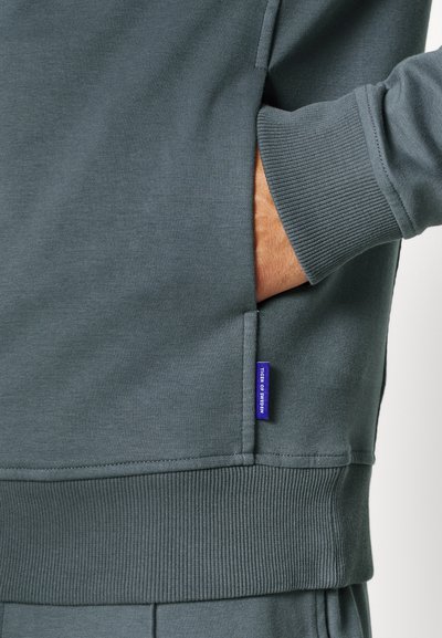 Tiger of Sweden DILSTON - Top - space view