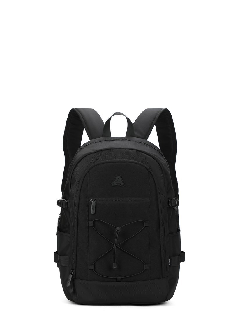 Sac à dos noir avec des bretelles rembourrées, une poche zippée à l'avant, un design avec cordon élastique et un logo sur le devant. Tissu texturé avec des coutures renforcées.