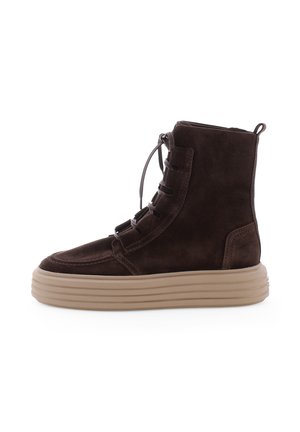 Mørkebrun ruskind højt sneakers med beige tyk ribbet sål og snørebånd foran på hvid baggrund.
