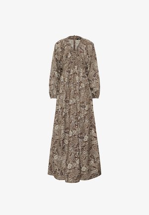 Pitkä ruskea paisley-kuvioinen mekko, jossa on pitkät hihat, kerrostettu vyötärö ja V-pääntie, jossa etuosassa napitusdetaili.