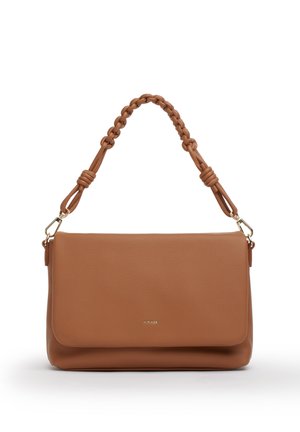 Borsa a tracolla in pelle marrone con manico intrecciato, chiusura a patta e nome del marchio discreto "MIR.ADE" al centro davanti.