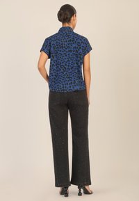 Apart Bluse - mittelblau-multicolor