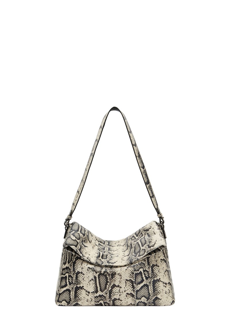 Sac à épaule à motif de serpent en beige et noir, avec un design courbé, un dessus plat et une seule bandoulière, fabriqué en matériau synthétique texturé.