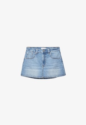 Džínová sukně světle modrá, s rozšířeným tvarem. Obsahuje přední kapsy, zapínání na knoflíky a malé dekorativní hřebíčky na látce.