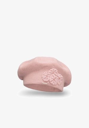 Berretto rosa lavorato a maglia con forma arrotondata. Presenta accenti floreali ricamati su un lato e un piccolo tag decorativo cucito sul bordo.