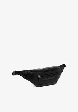 Marsupio nero realizzato in nylon liscio, dotato di una tasca anteriore con zip, cinturino regolabile e un logo goffrato discreto sul lato.