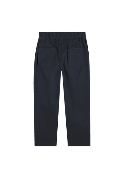 Marineblauwe katoenen broek met een elastische tailleband, voorzien van twee achterzakken. Gegraveerd logo-detail op de rechterzak.