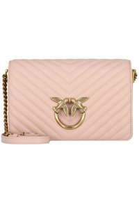 Borsa a tracolla in pelle trapuntata rosa con hardware dorato, dotata di una chiusura circolare con decorazioni a forma di uccello e una tracolla a catena removibile.