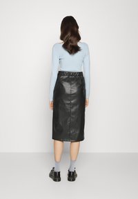 VILA VITRYA MEDI COATED - Saia envelope - black