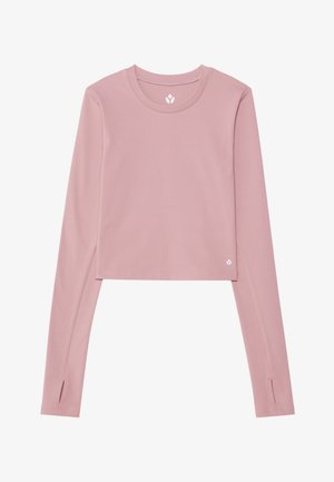 Långärmad croppad topp i mjuk rosa tyg; har en rund hals, tumhål i ärmsluten och en liten logotyp på fållen.