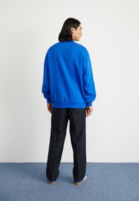 adidas Originals OVERSIZE CREW - Sportinis megztinis - blue