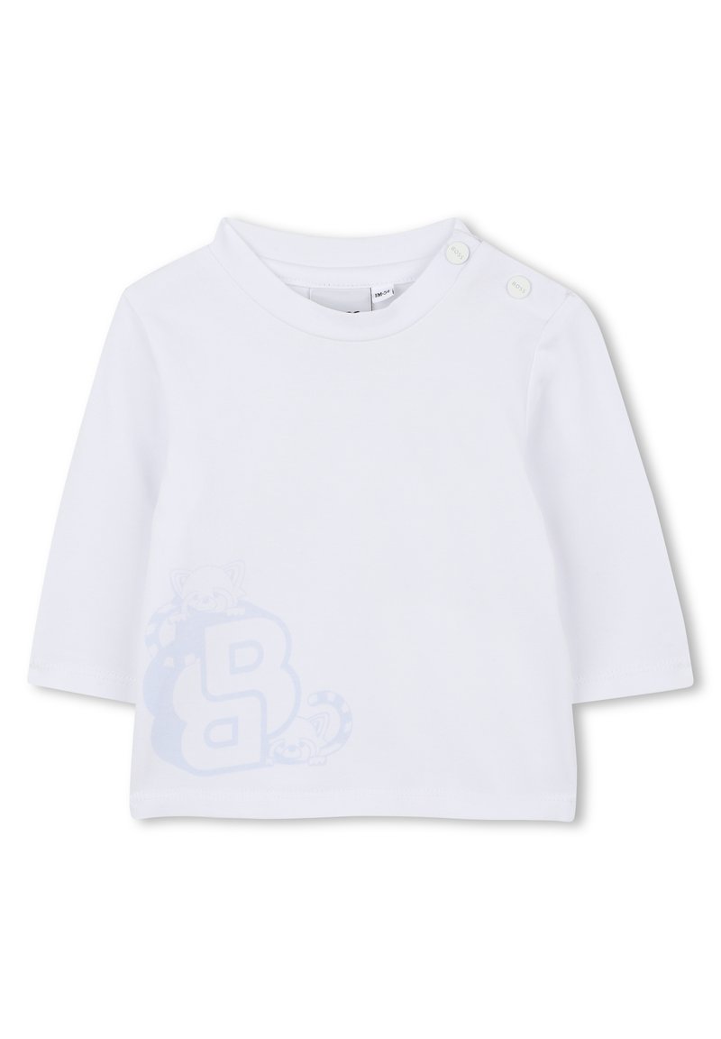 Witte langemouwen T-shirt van zachte katoen, met een lichtblauw cartoonontwerp van een wasbeer met de letter "B" onderaan. Twee drukknoopjes op de schouder.