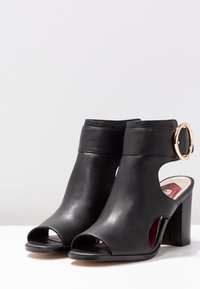 River Island Korolliset sandaalit - black