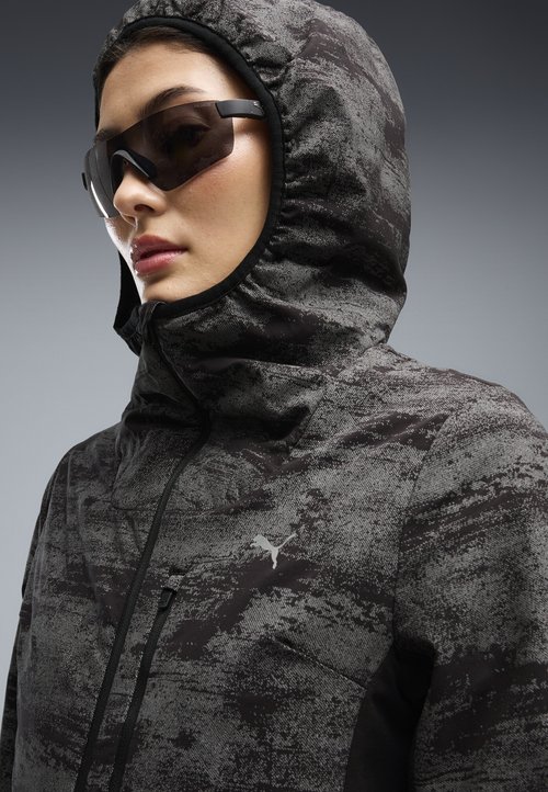 PUMA W RUN BRIGHTSTRIDE AOP PRIMALOFT JACKET - Running jacket - black — foto 4