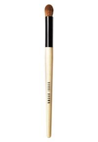 Makeupbørste med en avsmalnende, rund børstehodet, naturlige børstehår, tregrep og svart ferrule, med "BOBBI BROWN" trykket på grepet.