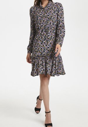 Robe à boutons florale avec manches longues, fond noir, fleurs violettes et oranges, ourlet volanté et coupe décontractée.