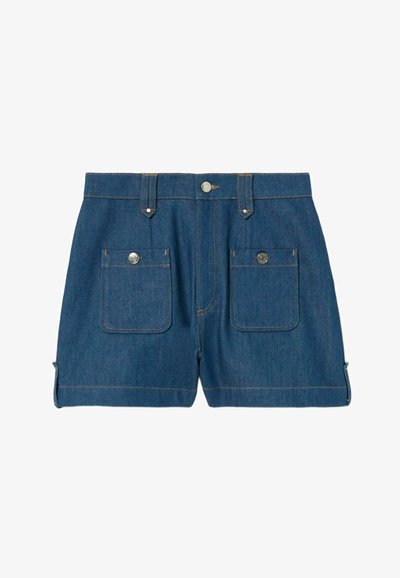 Shorts en denim bleu foncé, avec deux poches arrière et des ferrures en argent, des coutures contrastées et des ourlets retroussés.