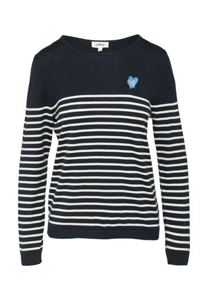 Marineblauwe en witte gestreepte trui met een ronde hals, lange mouwen en een klein blauw hart-embleem op de linkerborst. Zachte, gebreide stof.