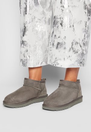 CLASSIC ULTRA MINI - Zimní obuv - grey