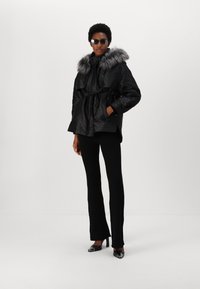 Guess ELLY LOGO  - Parka - black