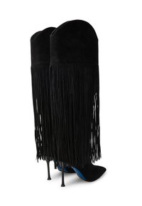 Stivaletti neri in suede con lunghe frange, punta affusolata e tacchi alti e sottili. Presentano un accento blu all'interno dello stivale.