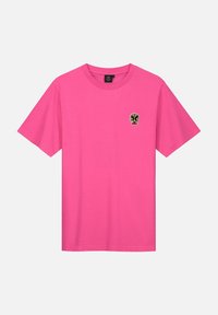 Heldroze katoenen T-shirt met korte mouwen. Bevat een kleine zwarte en gele grafische afbeelding op de linkerkant van de borst. Rond de hals, eenvoudig design.