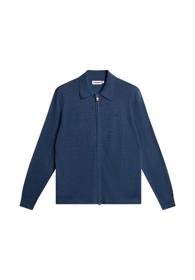 Giacca zip-up blu navy con colletto piatto, maniche lunghe e tessuto a maglia testurizzata. Presenta un piccolo logo sul petto.