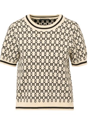 Sweter z krótkim rękawem w kolorze kremowym z czarnym geometrycznym wzorem, z prążkowanym kołnierzem i dołem z kontrastowymi paskami.