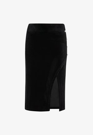 Černá sametová tužková sukně s bočním rozparkem, zdobená stříbrným kováním a hladkou texturou. Střižený střih pro štíhlou siluetu.