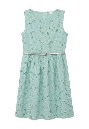 Jasnozielona sukienka bez rękawów, z kwiatowym wzorem ażurowym, marszczoną talią i srebrnym paskiem. Posiada okrągły dekolt i zapięcie z tyłu.