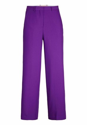 Pantalon violet ajusté à jambes droites avec passants de ceinture et fermeture éclair frontale sur fond blanc.