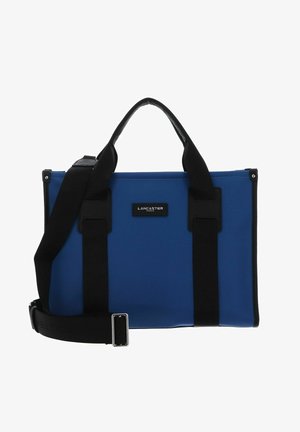 Sac rectangulaire bleu en matériau synthétique, doté de sangles noires, d'accents texturés et d'un panneau de logo de marque à l'avant.
