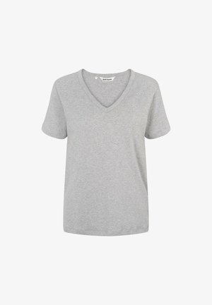 Siva majica s V-izrezom izrađena od mekanog pamuka. Kratki rukavi, opušteni kroj i minimalistički dizajn bez uzoraka ili naglasaka.