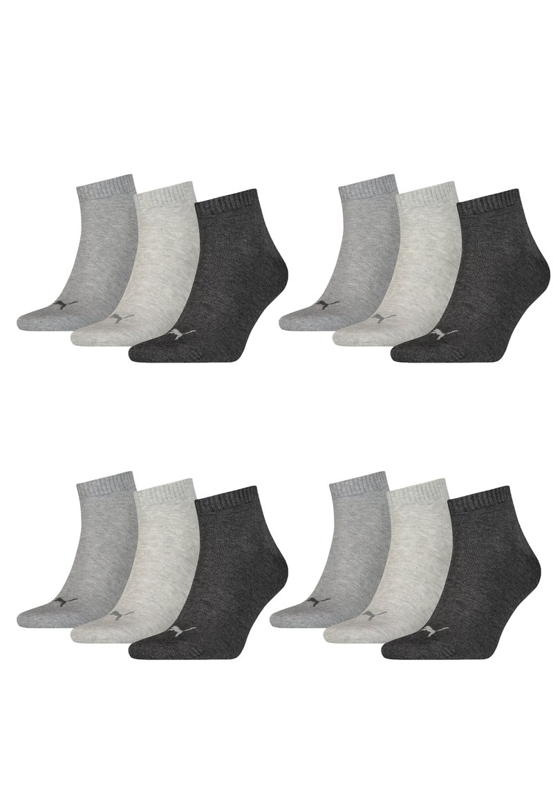 Ein Sortiment aus sechs Paaren von Knöchelsocken in Grautönen, mit gerippten Bündchen und Logo-Akzenten, die unterschiedliche Texturen zeigen.