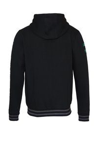Sudadera con capucha negra que presenta una textura suave, puños y dobladillo a rayas, y un detalle de logo en el brazo izquierdo. Diseño minimalista.
