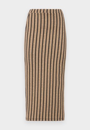 Kootud pliiatsiseelik beežis, vertikaalsete mustade triipudega. Keskmise pikkusega, voolujooneline disain, sileda tekstuuriga ja lihtsa vöökohtadega. Ilma nähtavate kinnitusteta.