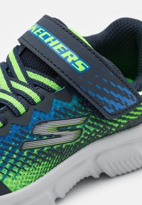 Skechers Performance GO RUN 650 UNISEX - Road running shoes - navy/lime