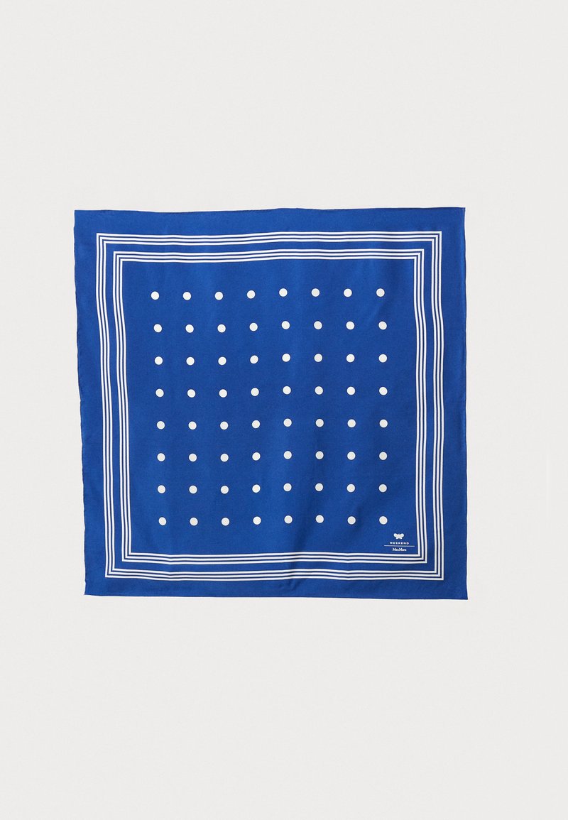 Zils šalle, izgatavota no auduma, ar baltām punktiņām, kas sakārtotas režģa modelī, un apdarināta ar baltām līnijām. Kvadrātveida forma.