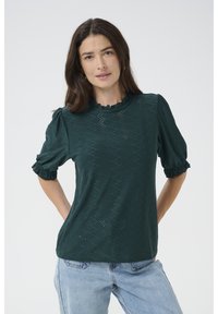 Top verde scuro con un design testurizzato e a motivi. Presenta maniche a palloncino con polsini arricciati e un collo a volant.