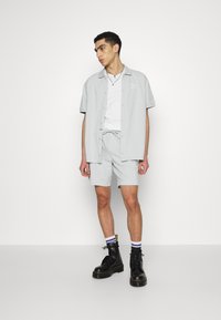 Puma CLASSICS - Jogginghose - platinum gray