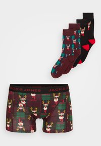 Karácsonyi rénszarvas mintás boxer short piros, zöld és fekete színekben. Három pár zokni tartozik hozzá: kettő mintás és egy sima fekete.