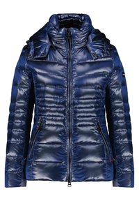 Donkerblauwe gewatteerde jas met een glanzende afwerking, hoge kraag, ritssluiting, twee zijzakken en drukknopen op de schouders.