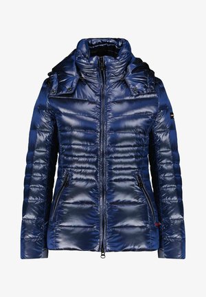 Donkerblauwe gewatteerde jas met een glanzende afwerking, hoge kraag, ritssluiting, twee zijzakken en drukknopen op de schouders.