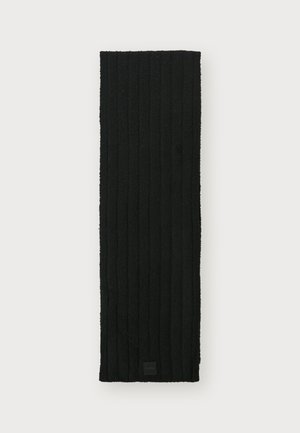 Sciarpa nera lavorata a maglia con texture a costine verticali e una piccola etichetta logo a un'estremità. Materiale morbido con forma lunga e rettangolare.