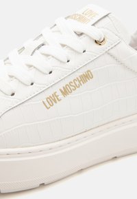 Love Moschino BOLD LOVE - Joggesko - bianco