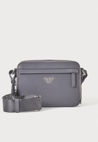 Неизбран, grey