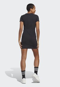 adidas Sportswear ESSENTIALS 3-STRIPES SINGLE FITTED - Jerseyjurk - black white