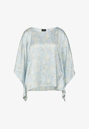 Jasnoniebieska luźna bluzka z asymetrycznym dołem, z białymi kwiatowymi wzorami paisley i szerokimi rękawami.